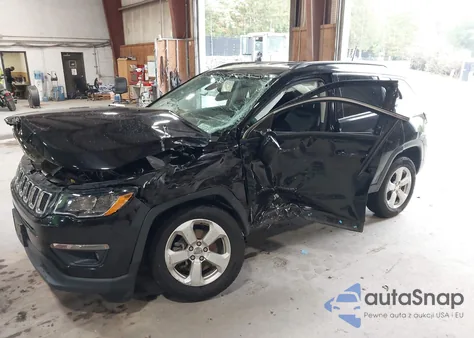 2019 Jeep Compass Latitude 4X4 z USA, uszkodzony, nr VIN 3C4NJDBB9KT690507